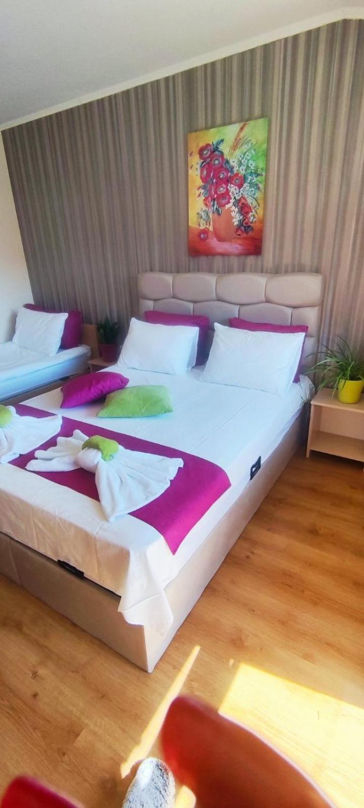 Cedar Lodge 3/4 Apartment Paradise Banszko Kültér fotó